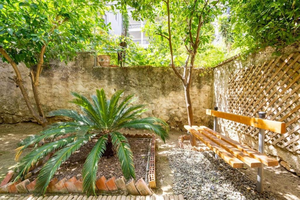 Appartamento Secret Garden Downtown Atene Esterno foto