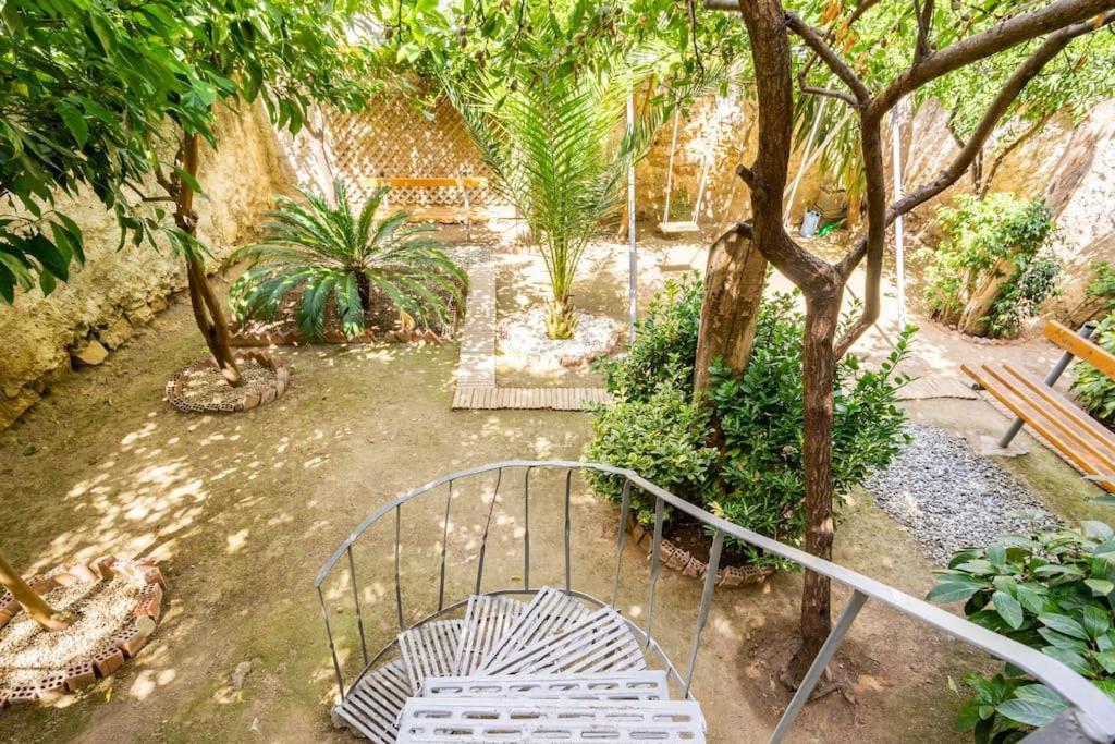 Appartamento Secret Garden Downtown Atene Esterno foto